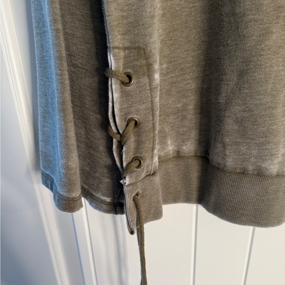 Lucky Brand X Fender Crewneck Sweater - Picture 5 of 5